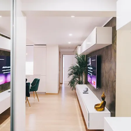 Family With Balcony And Free Parking *