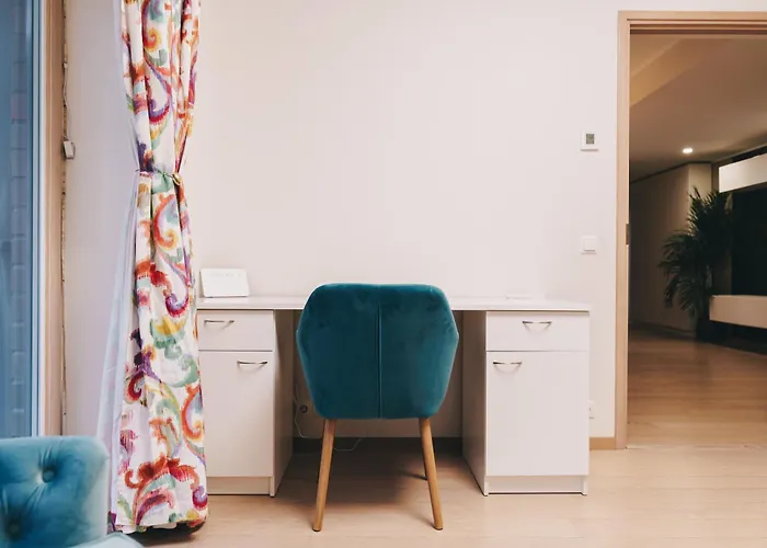 Family With Balcony And Free Parking 公寓 *