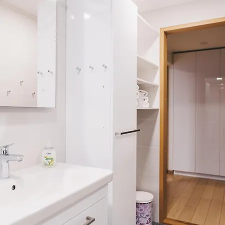 Korter Family With Balcony And Free Parking *