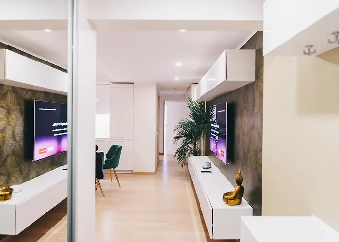 Family With Balcony And Free Parking *